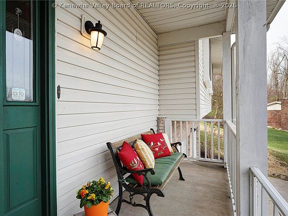 2nd image of 947 Gordon Dr