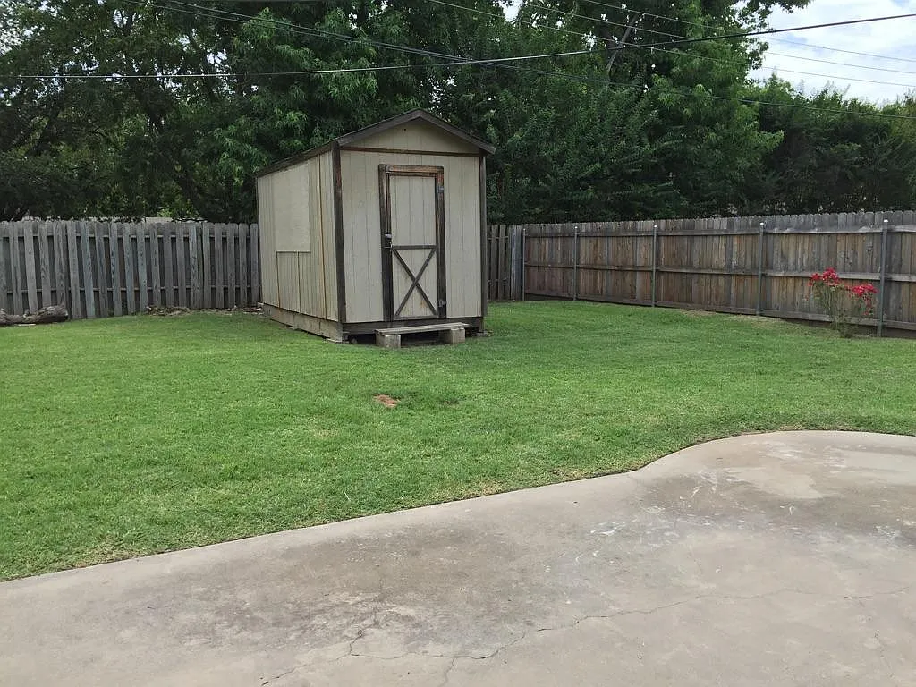 4 bed, 2256 sqft, $2,250 — Photo 2