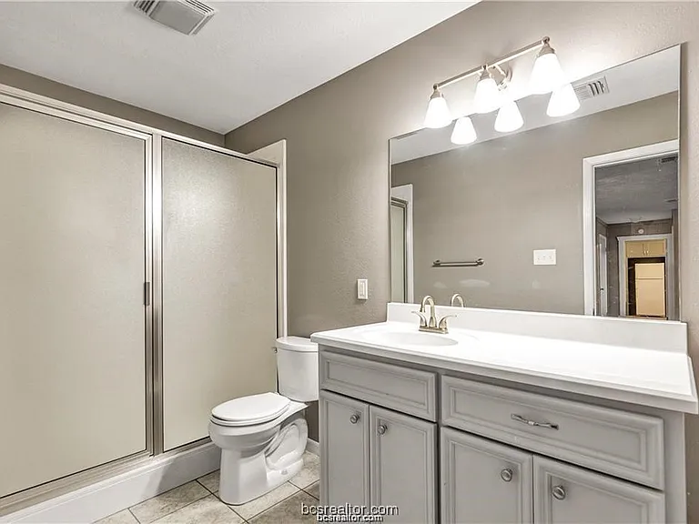 807 Holleman Dr — Photo 16