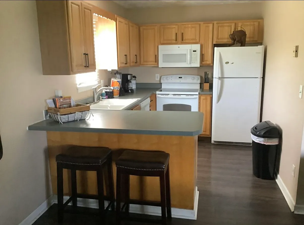 2 bed, 768 sqft, $1,600 — Photo 3