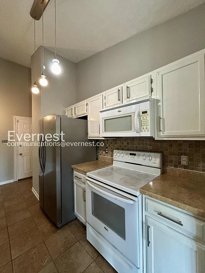 2 bed, 2.0 bath, 1050 sqft, $1,625 — Photo 4