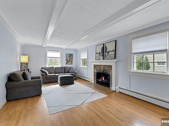 4th image of 1280 Sussex Rd