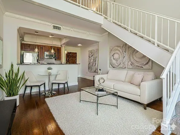 300 W 5th St APT 723, Charlotte, NC 28202
