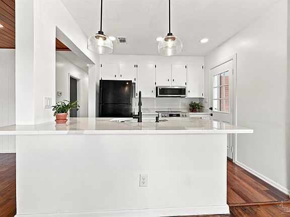 3rd image of 435 S 1st St