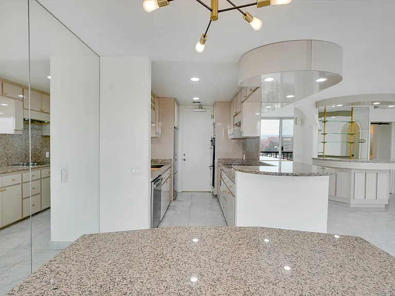 10747 Wilshire Blvd #1407 — Photo 15