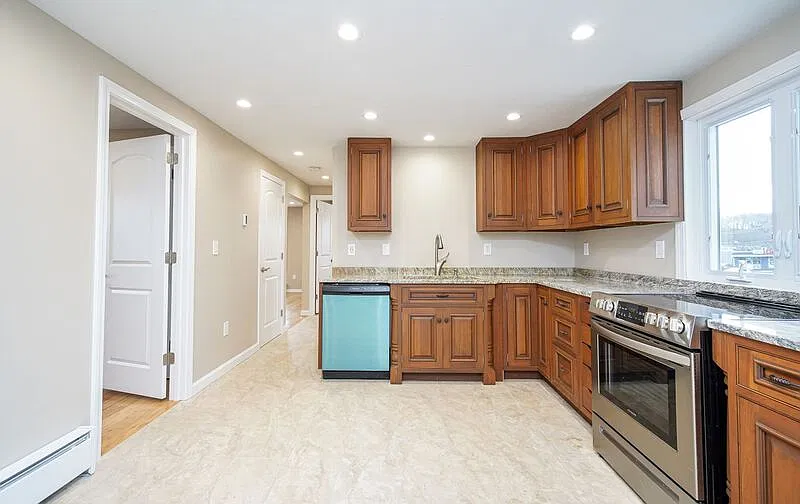 2 bed, 1.0 bath, $1,800 — Photo 3
