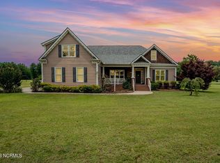 352 Holly Berry Ln, Selma, NC 27576