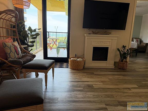 4th image of 110 Padre Blvd #212