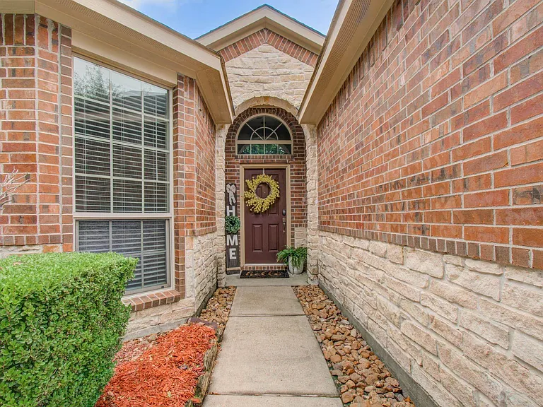 21379 Village Crossing Ln — Photo 40