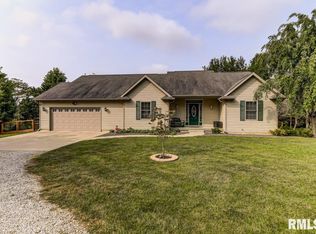 613 Locust St, Mechanicsburg, IL 62545