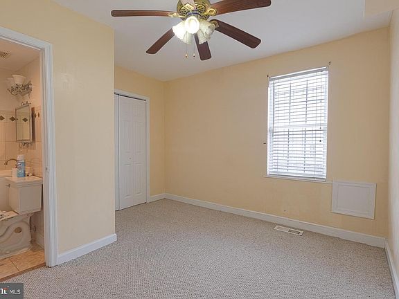 3rd image of 828 49th St NE