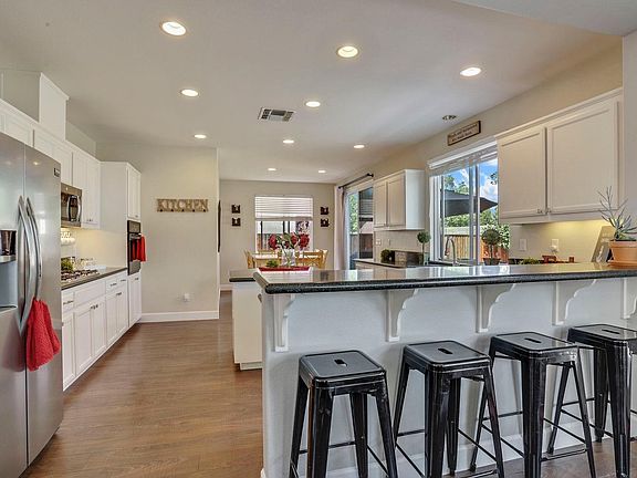5th image of 250 Portico Ln