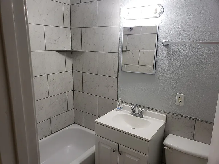 2507 NW Chipman Rd — Photo 3