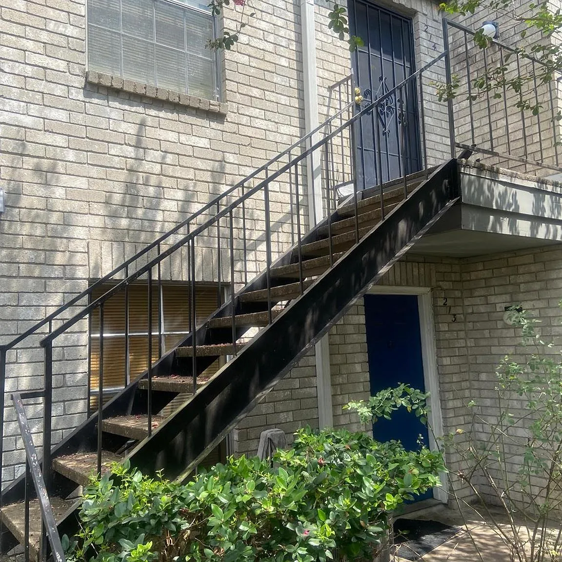 2 bed, 2.0 bath, 1068 sqft, $1,200 — Photo 1