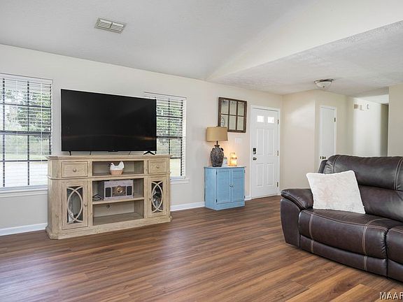 5th image of 215 Gardner Rd