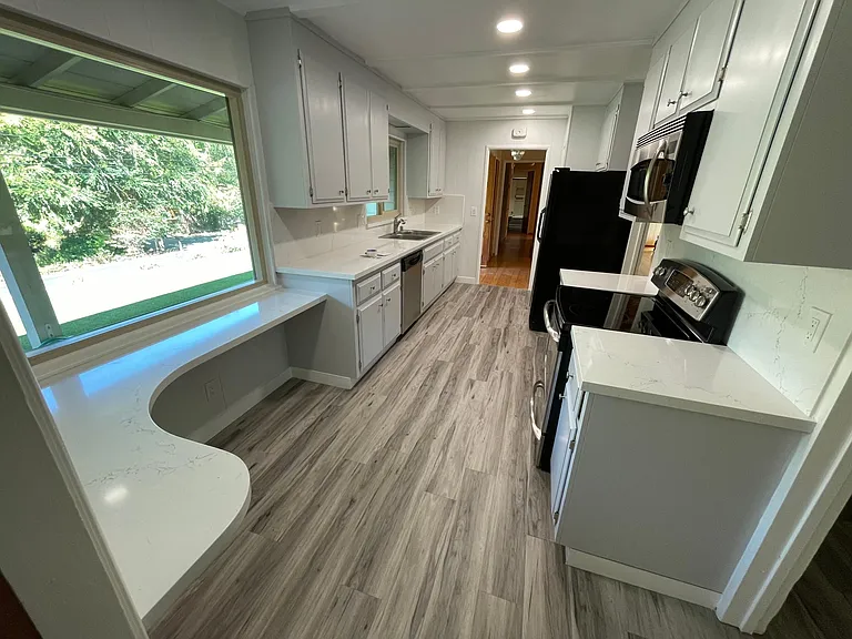 348 Glorietta Blvd — Photo 10