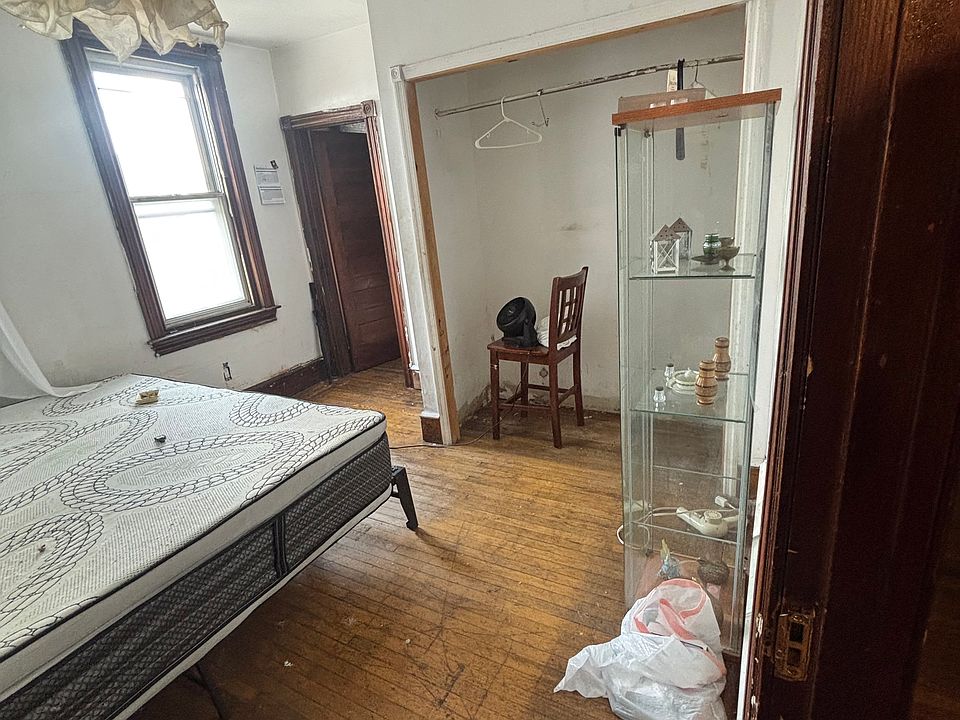 2nd image of 431 N 52nd St