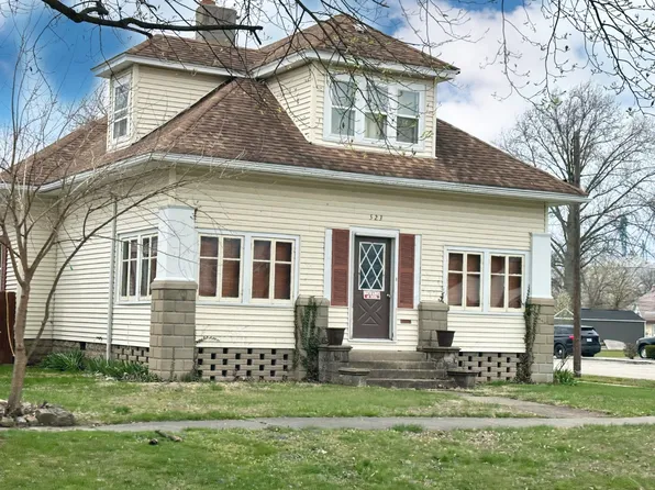 523 N Main St, Flora, IL 62839