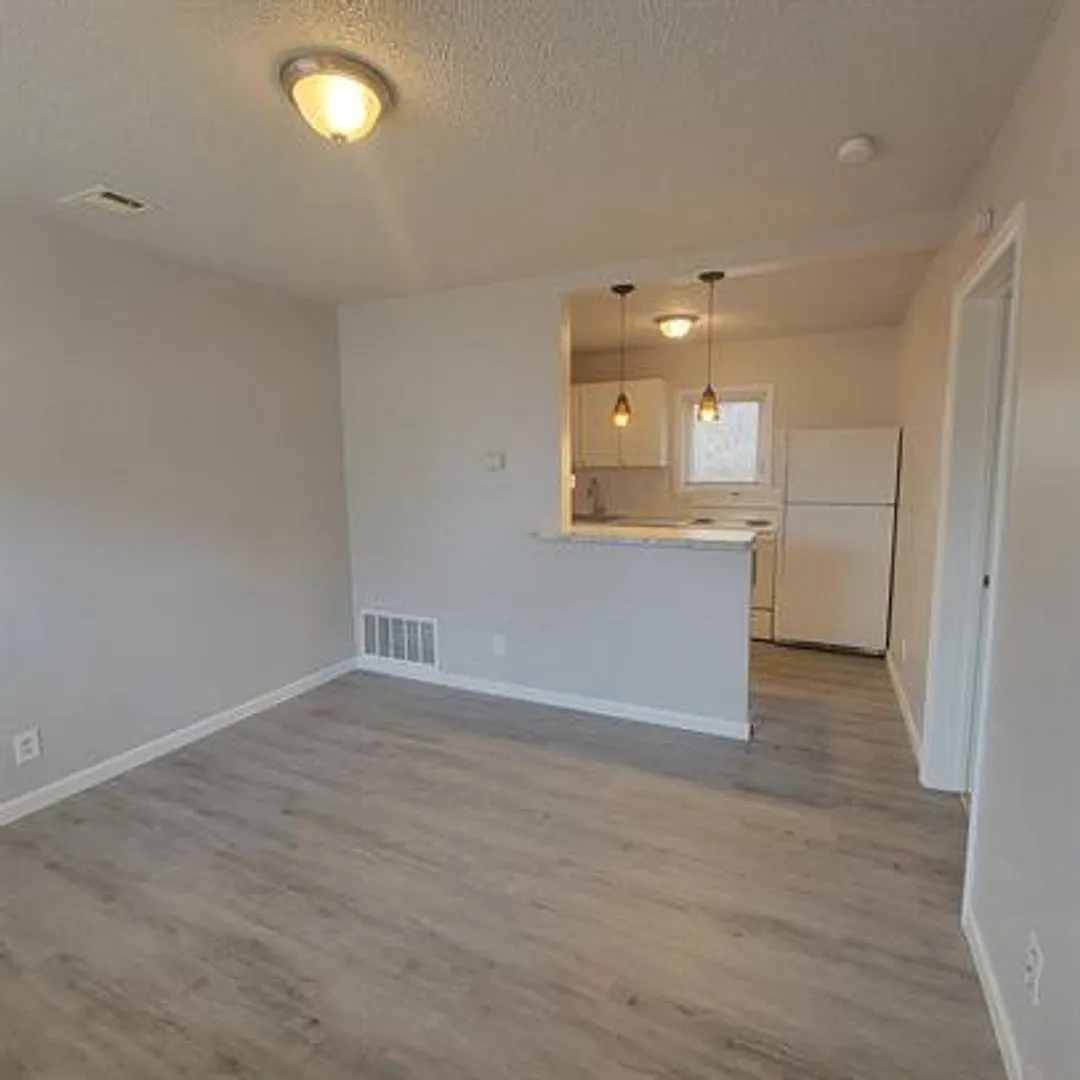SH320 — Photo 2