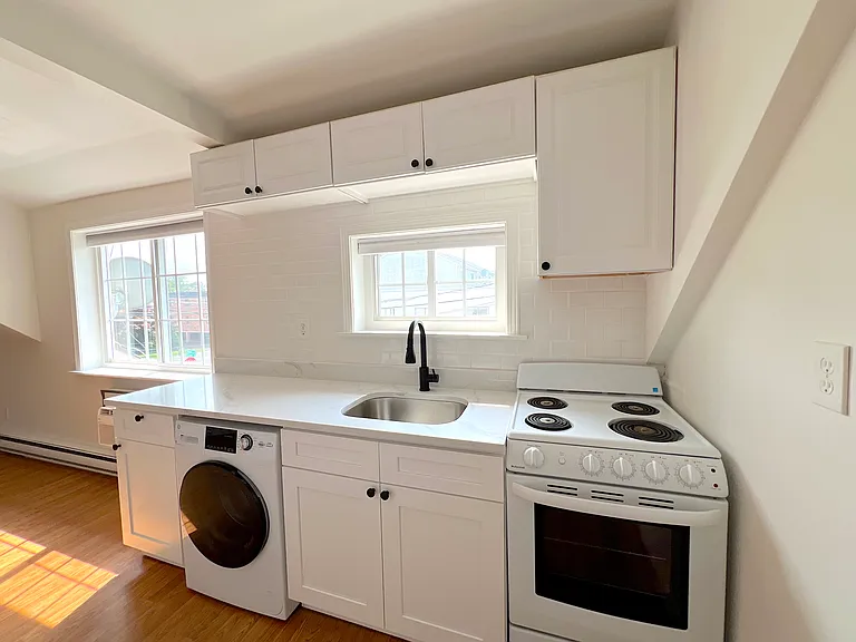 750 Cove Rd #7 — Photo 2