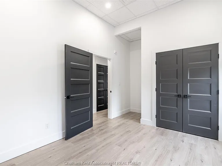 138 King St W #203 — Photo 10