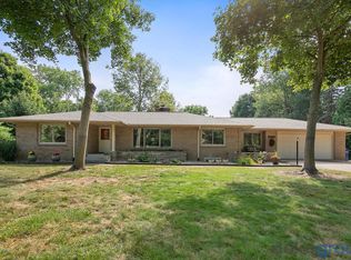 1050 Collindale Ave NW, Grand Rapids, MI 49504