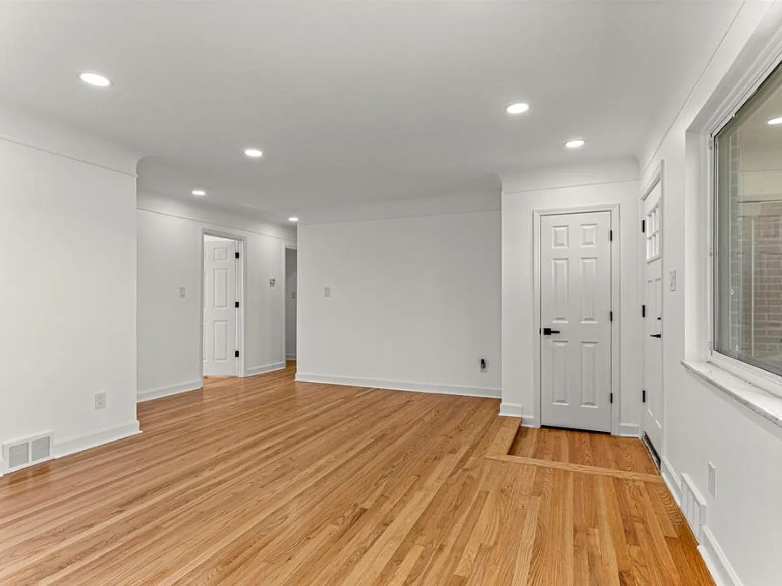 3 bed, 1112 sqft, $2,800 — Photo 2