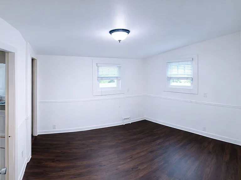 998 Center St NW — Photo 5