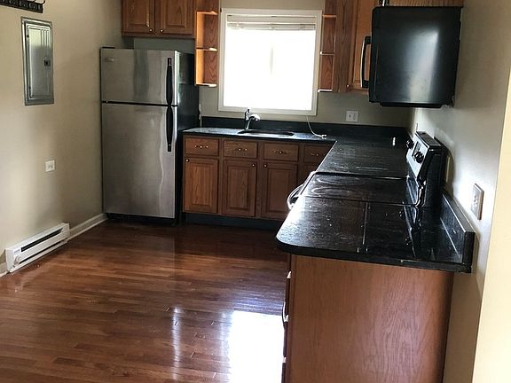 3rd image of 533 Jackson Blvd APT 2