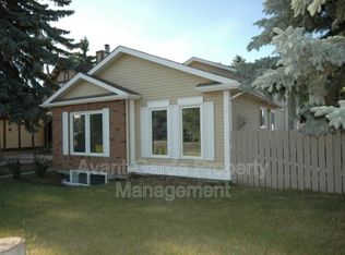 4004 20th Ave NW, Edmonton, AB T6L 2R1