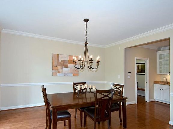5th image of 106 Lyndhurst Cir