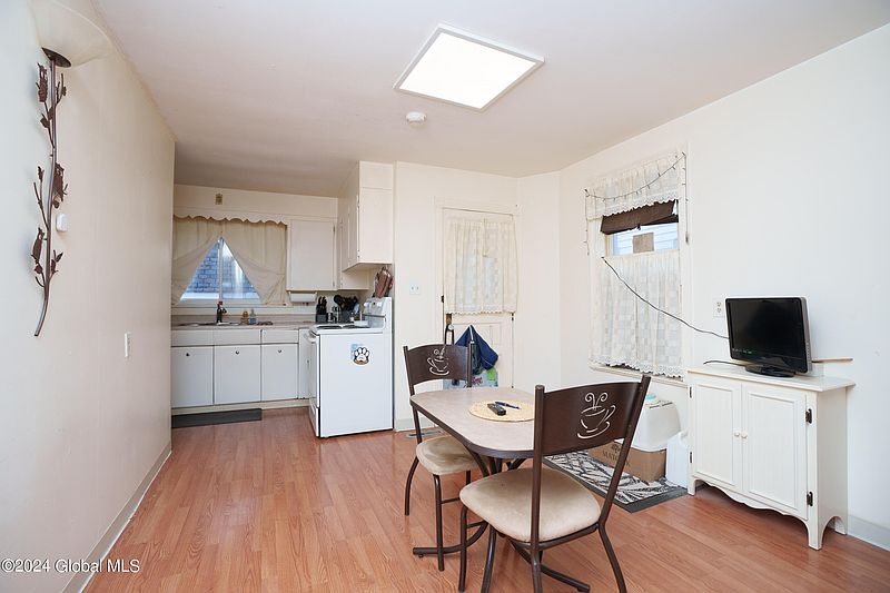 5th image of 39 James Street