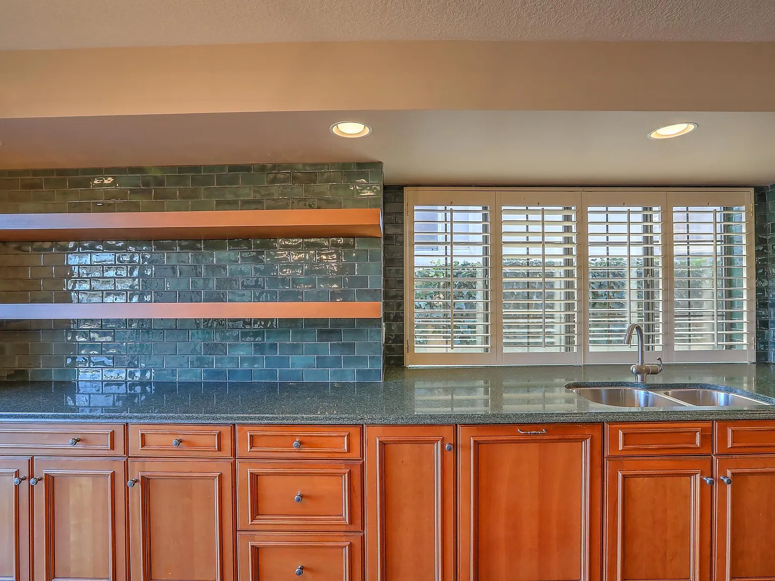 3 bed, 2.5 bath, 2596 sqft, $4,250 — Photo 3
