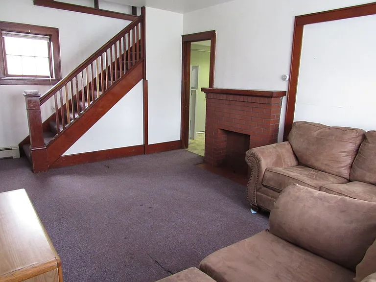820 Grant St — Photo 7