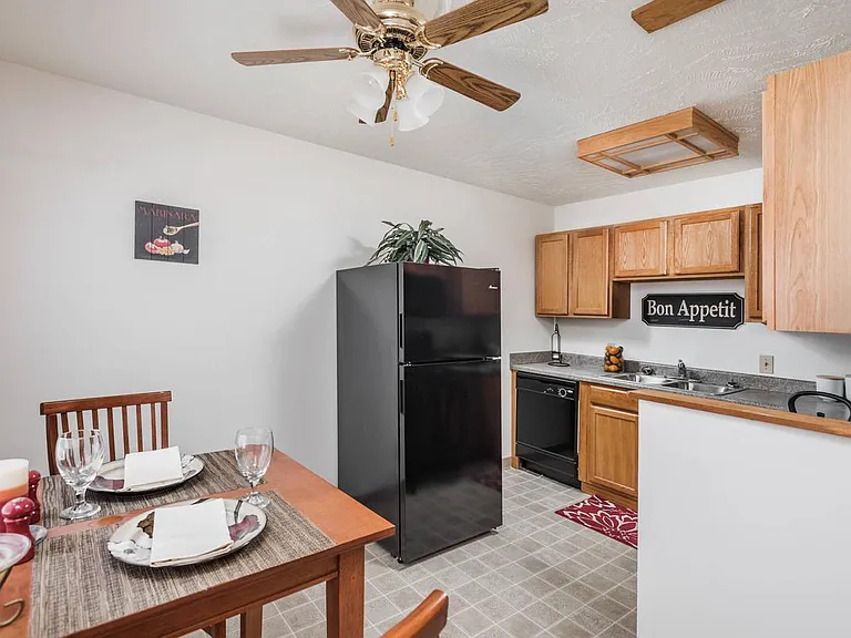 Sassafras Hill Apartments — Photo 15