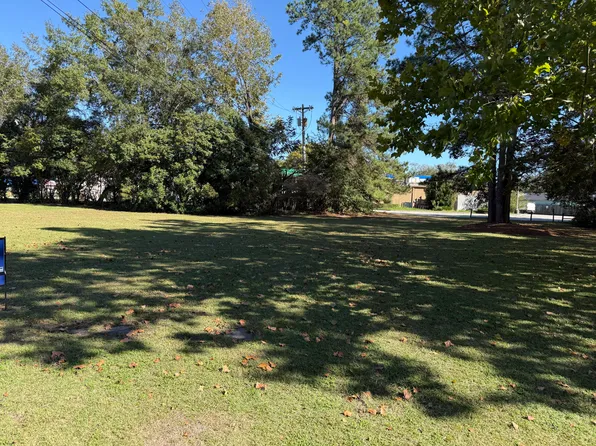 131 Cedar Dr, Saint Stephen, SC 29479