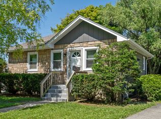 1108 Woodlawn Cir, Waukegan, IL 60085