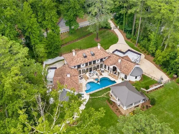 876 Crest Valley Dr, Atlanta, GA 30327