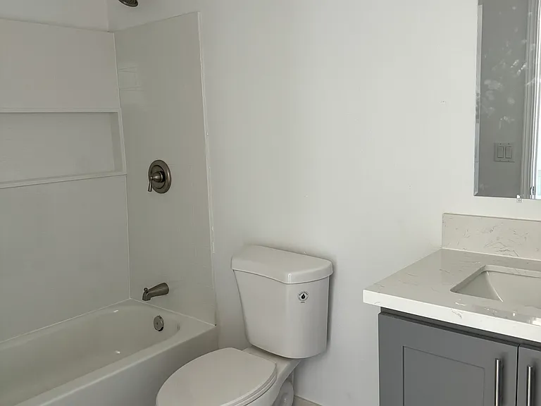 2154 S Marina Dr #5 — Photo 2
