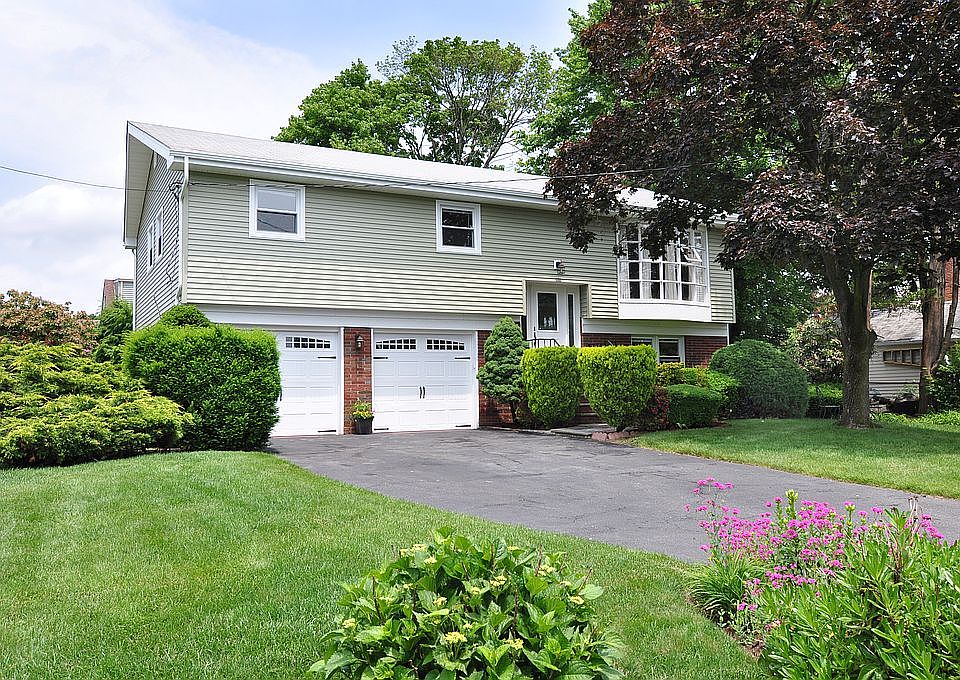 2nd image of 7 Laurel Pl
