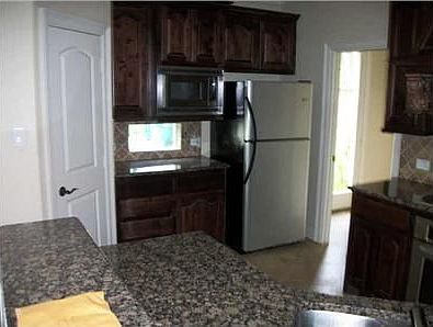 3rd image of 820 Chapel Hill Ln