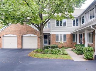 1529 Kendal Ct, Arlington Heights, IL 60004