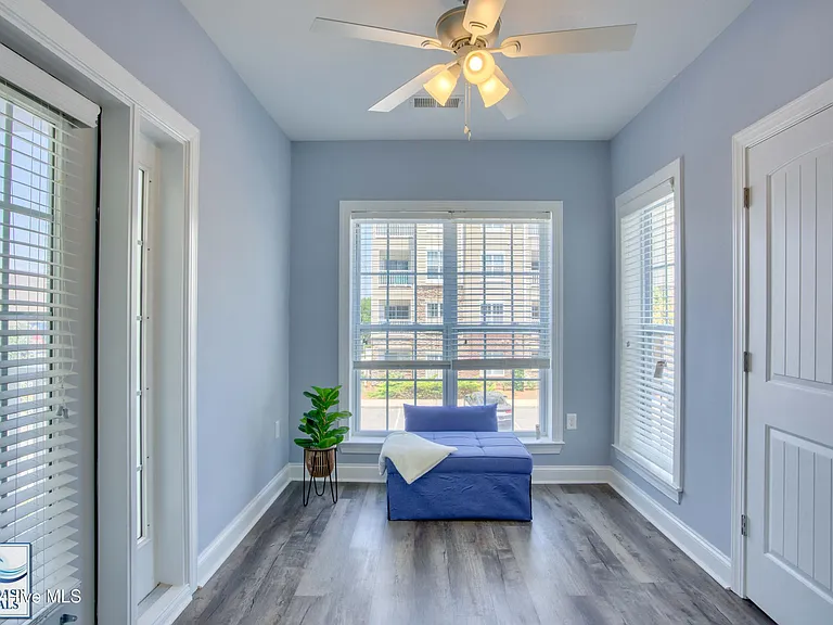 300 Gateway Dr #320 — Photo 9