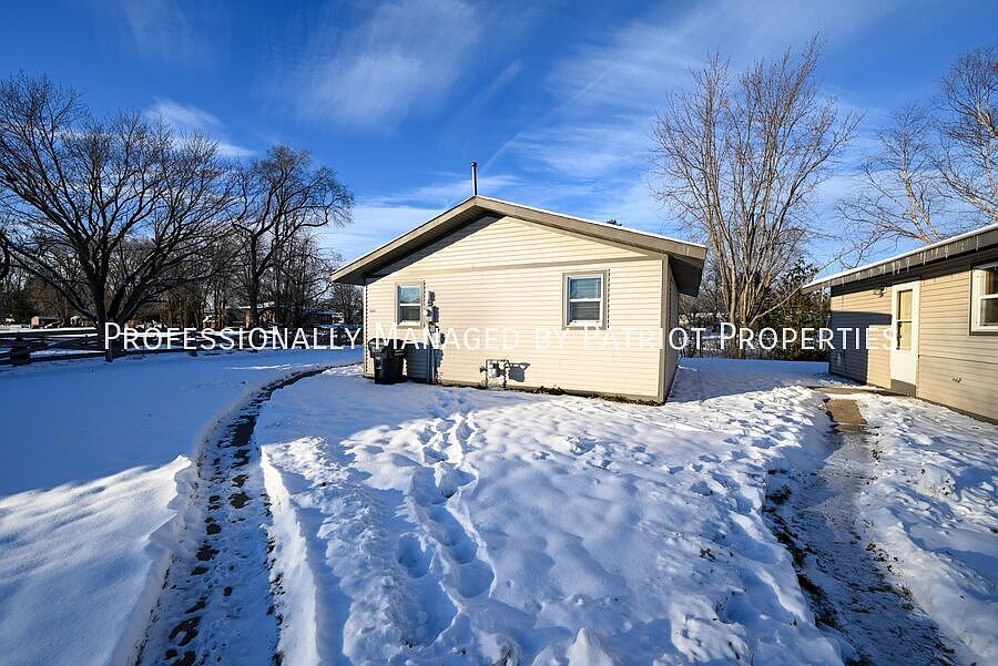 1st image of 1207 Lakeview Dr