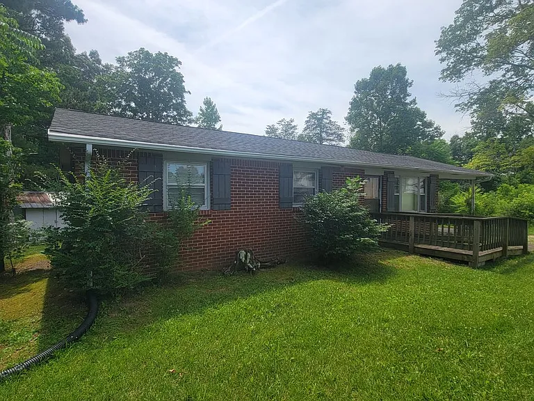 1508 Holladay Rd — Photo 2