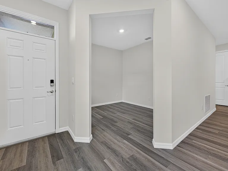 2568 Kinsale Ln — Photo 4