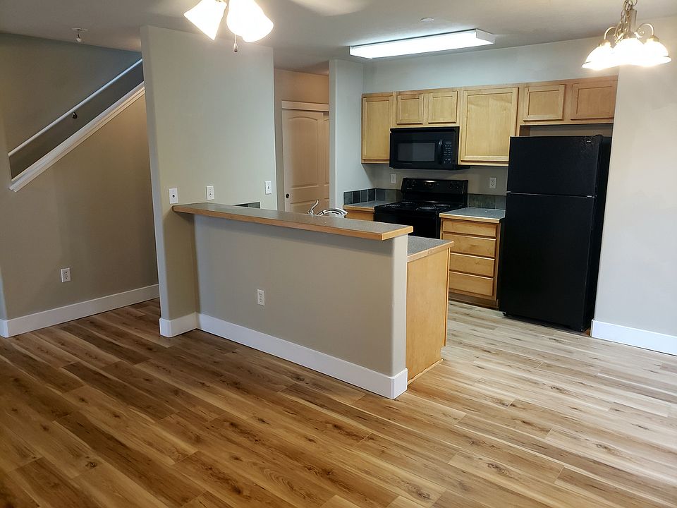 Kitchen and Breakfast Bar