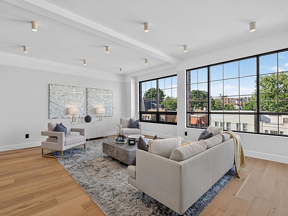 3rd image of 31 Bayview Ave #2