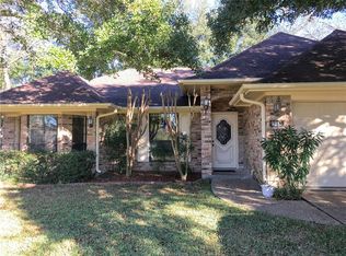 9213 Shadowcrest Dr, College Station, TX 77845
