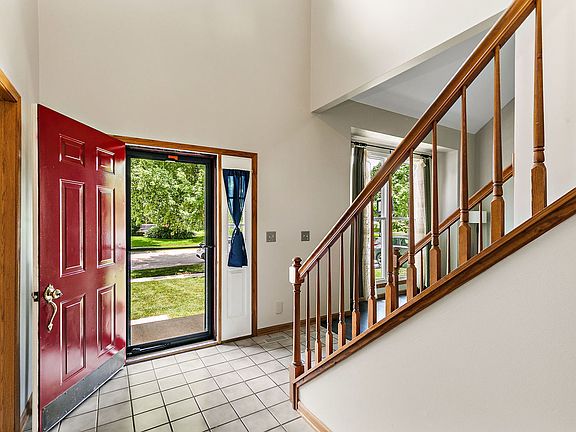 3rd image of 3880 Peartree Dr